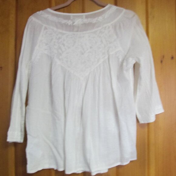 Womens sz M Shirts 100% Cotton Tops White Long sleeve Daisy Floral Embroidered - Picture 3 of 6